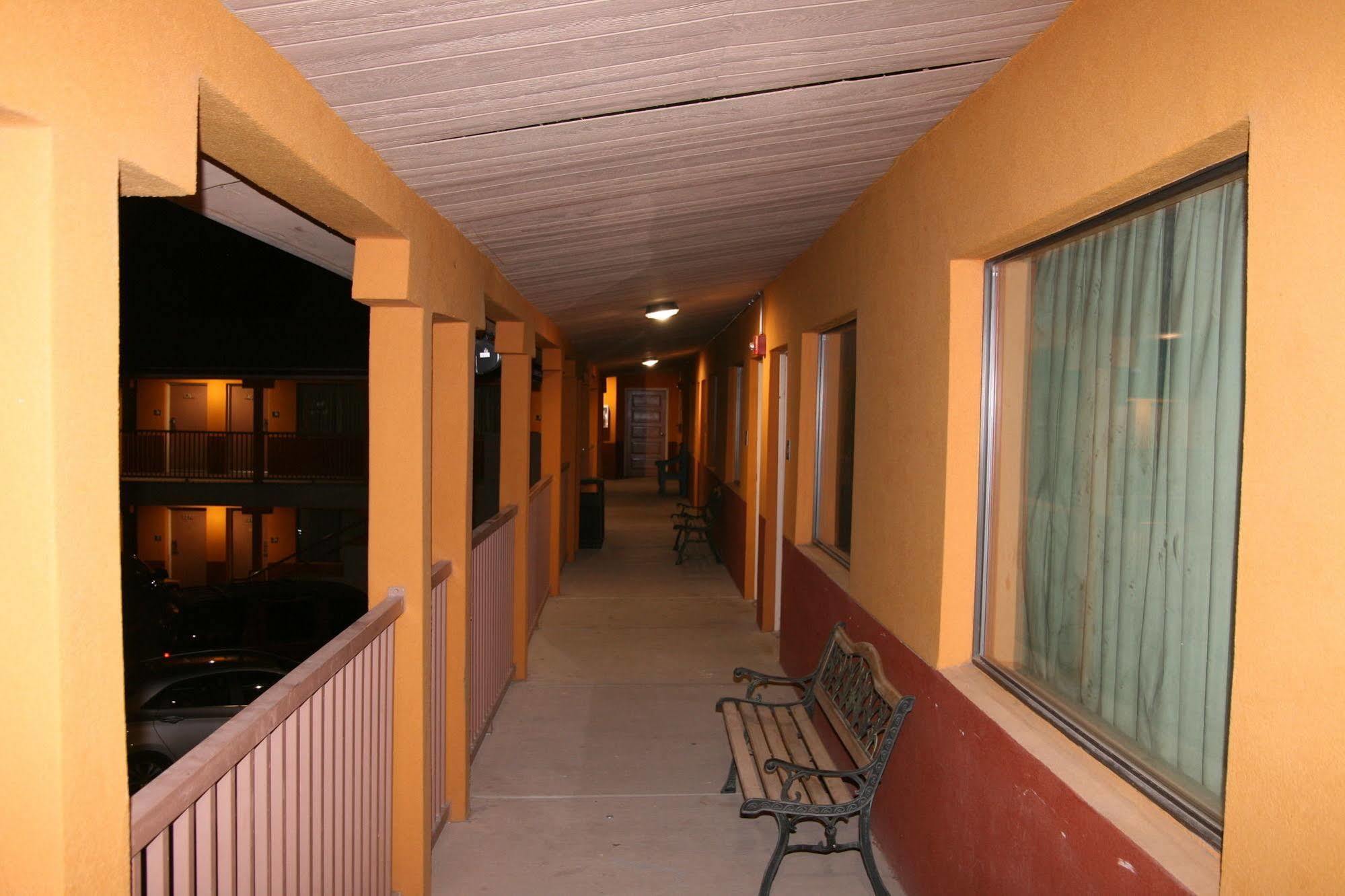Budget Inn Artesia Exterior photo